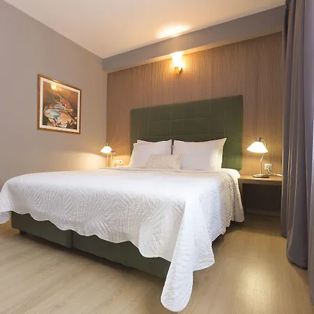 Plaza Hotel, Philian And 3*