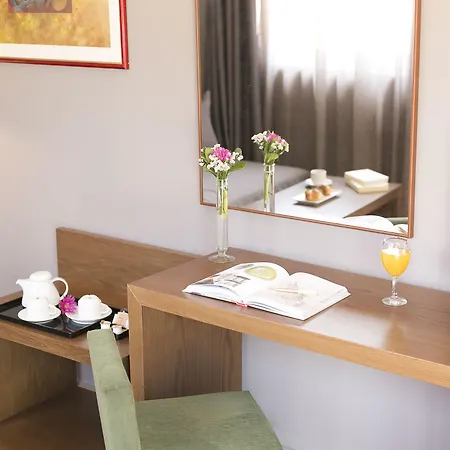 Plaza Hotel, Philian And فندق