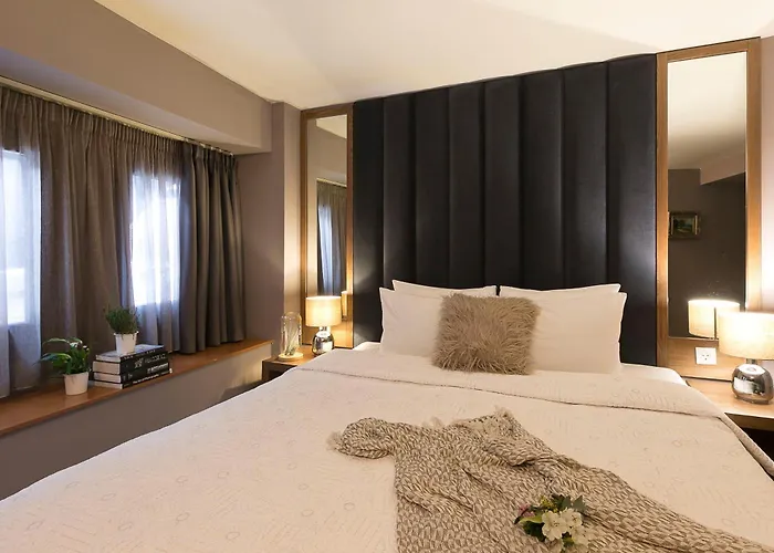 Hotel Plaza Hotel, Philian And