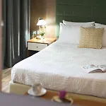 Plaza Hotel, Philian And Salonic
