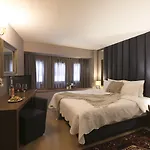 Plaza Hotel, Philian And