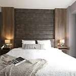 Hotel Plaza Hotel, Philian And