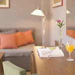 Hotel Plaza Hotel, Philian And