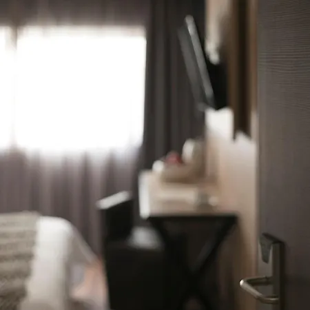 Hotel Plaza Hotel, Philian And