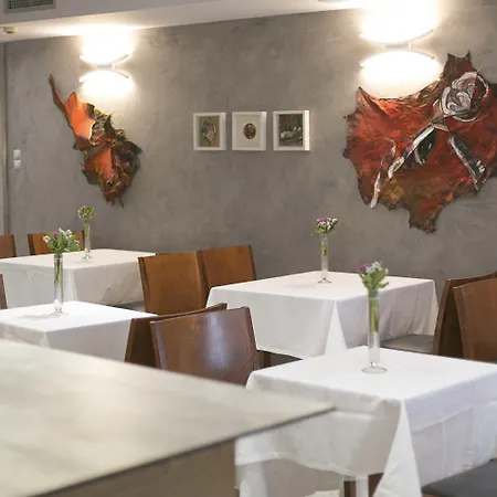 Plaza Hotel, Philian And 3*