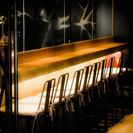 Hotel Plaza Hotel, Philian And