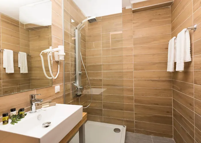 Hotel Plaza Hotel, Philian And