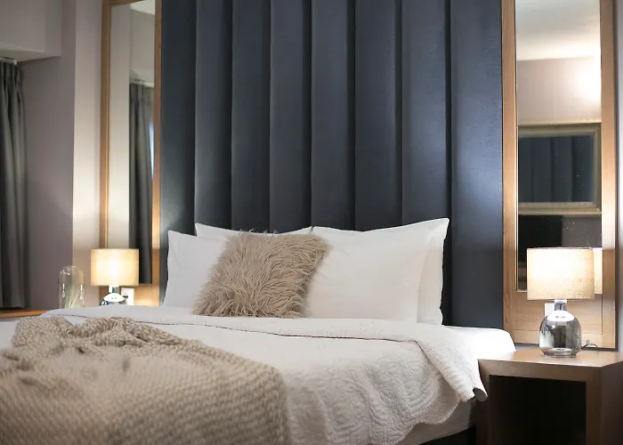 Plaza Hotel, Philian And