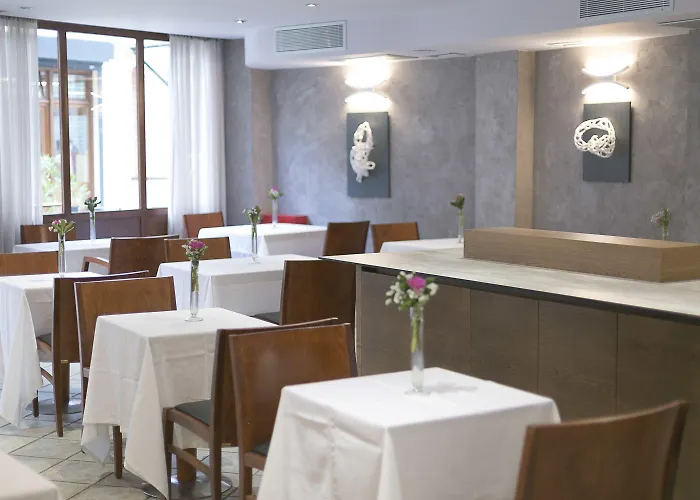 Plaza Hotel, Philian And Otel