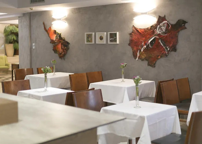 Plaza Hotel, Philian And 3*