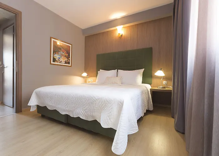 Plaza Hotel, Philian And 3*