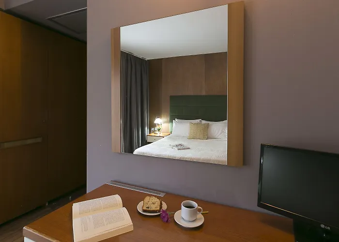 Hotel Plaza Hotel, Philian And