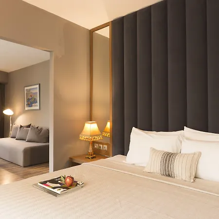 Plaza Hotel, Philian And 3*