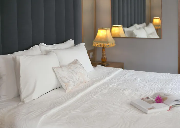 Plaza Hotel, Philian And فندق 3*