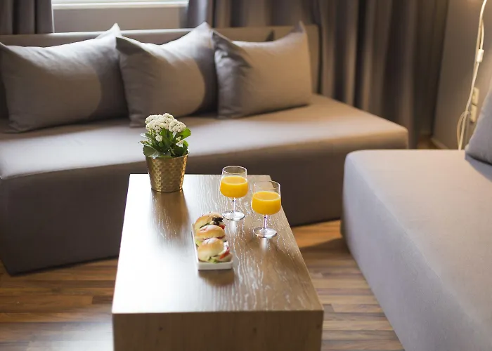 فندق Plaza Hotel, Philian And 3*
