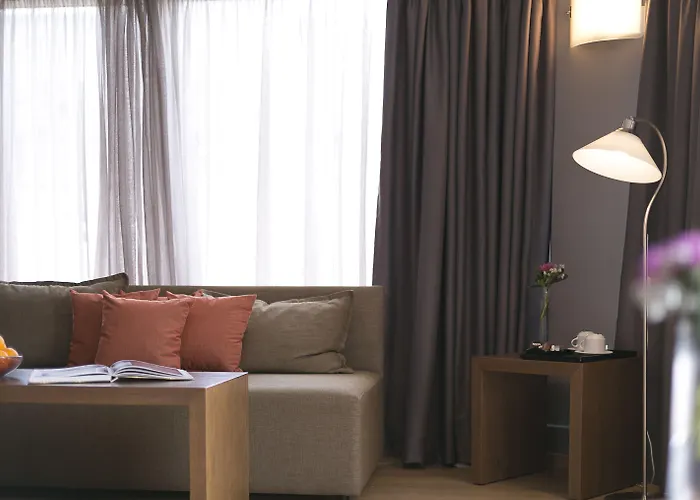 فندق Plaza Hotel, Philian And 3*