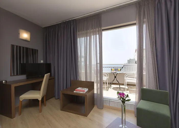 Plaza Hotel, Philian And فندق 3*
