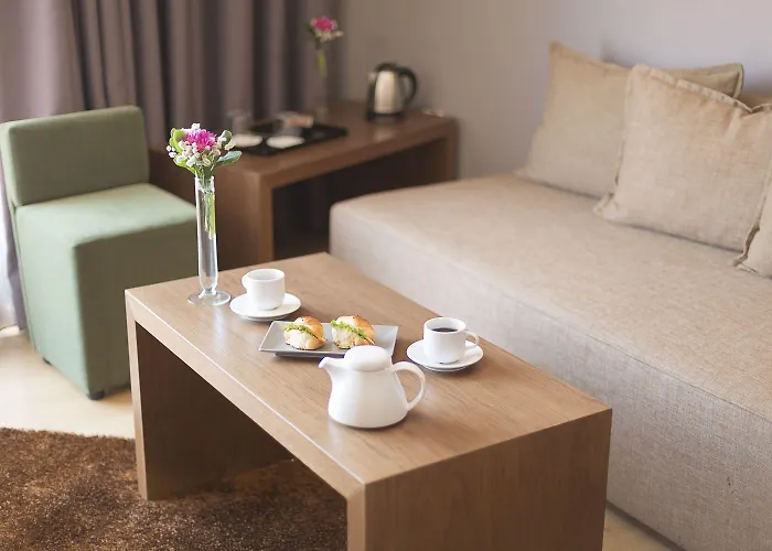 فندق Plaza Hotel, Philian And 3*