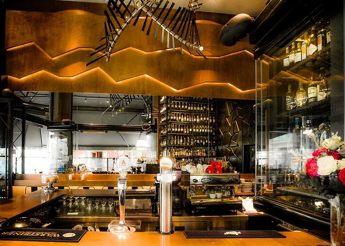 מלון Plaza Hotel, Philian And 3*